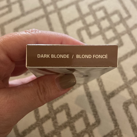 Color Wow Root Cover Up - Picture 2 of 3